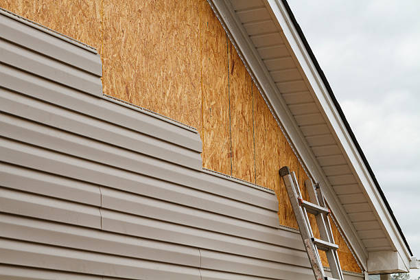 Professional Vinyl Siding technician working in Saltsburg, PA